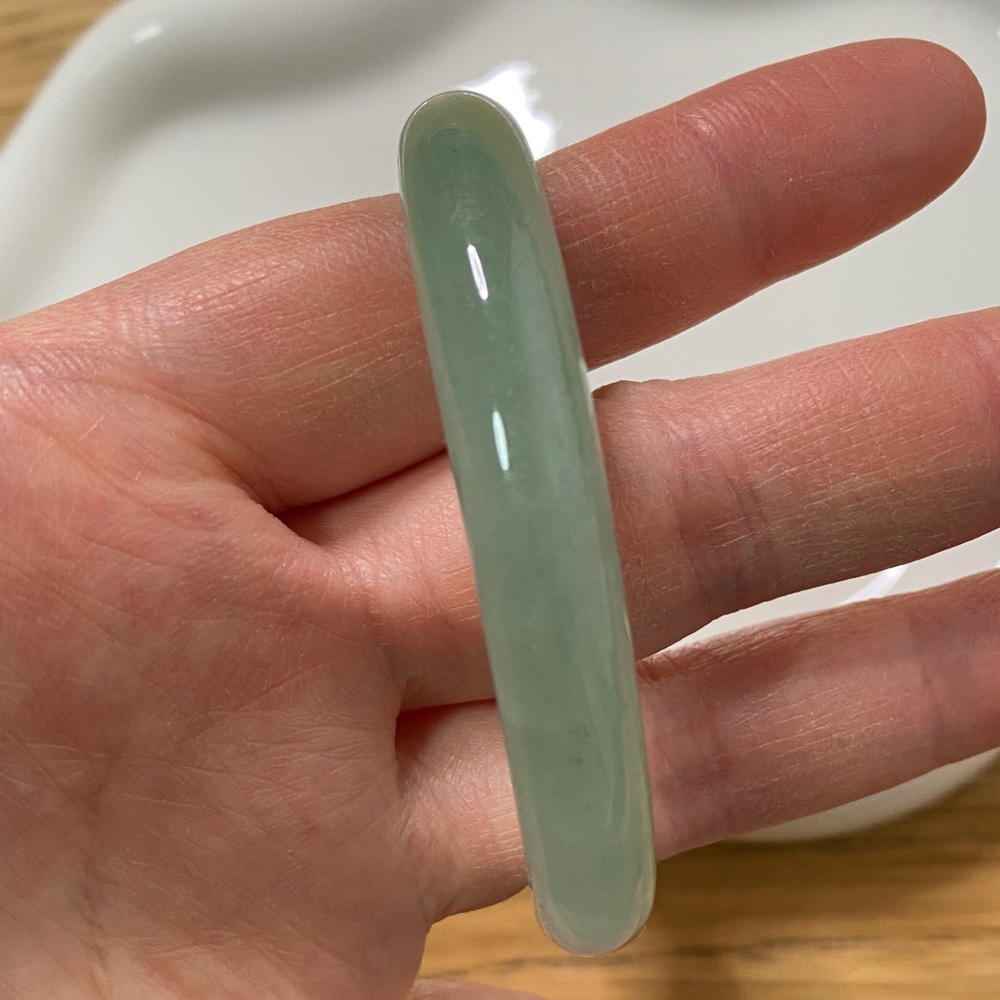 Green Jade Bangle Bracelet - Picture 9 of 12